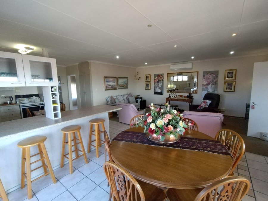 5 Bedroom Property for Sale in Wavecrest Eastern Cape